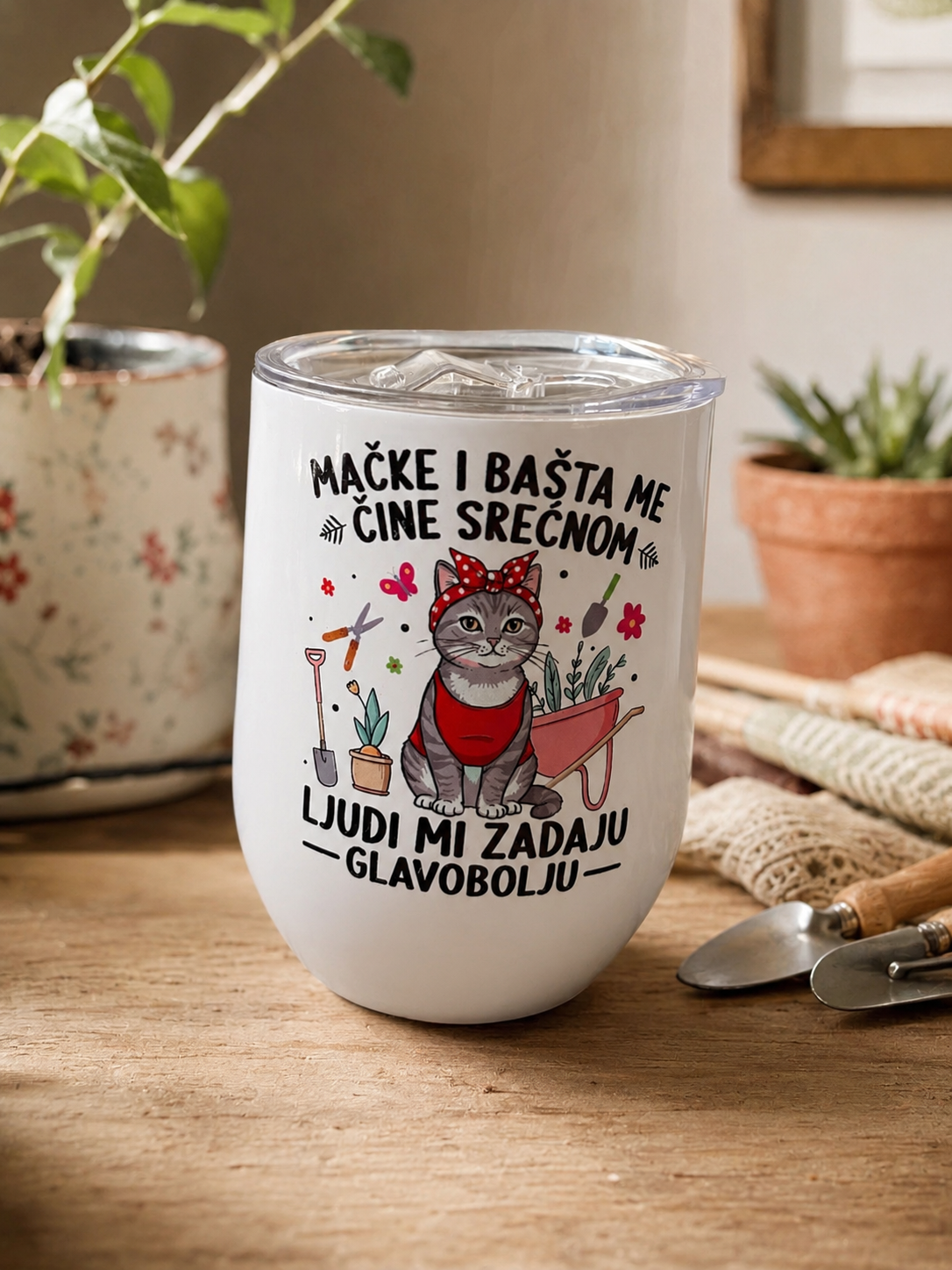 Mačke i bašta me čine srećnom. Ljudi mi zadaju glavobolju - Termos